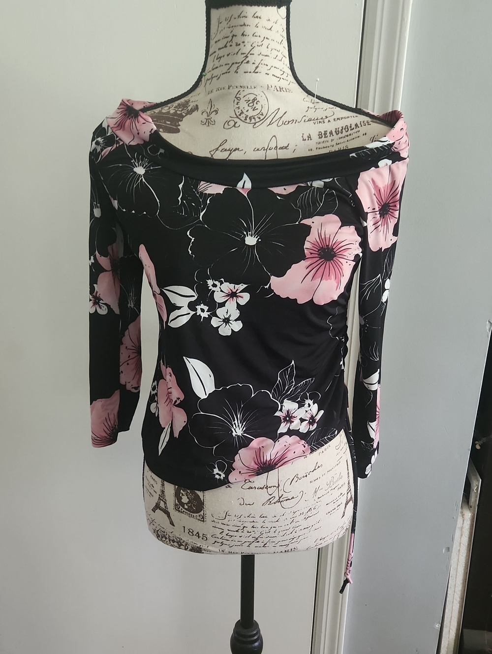 Women's Off-Shoulder Floral Long Sleeve Top in Black and Pink